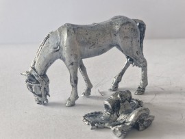 HIN30/DA01 - Horse Grazing Saddle on Ground