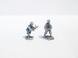 20/BP11 - Paratroopers with SMG in Beret